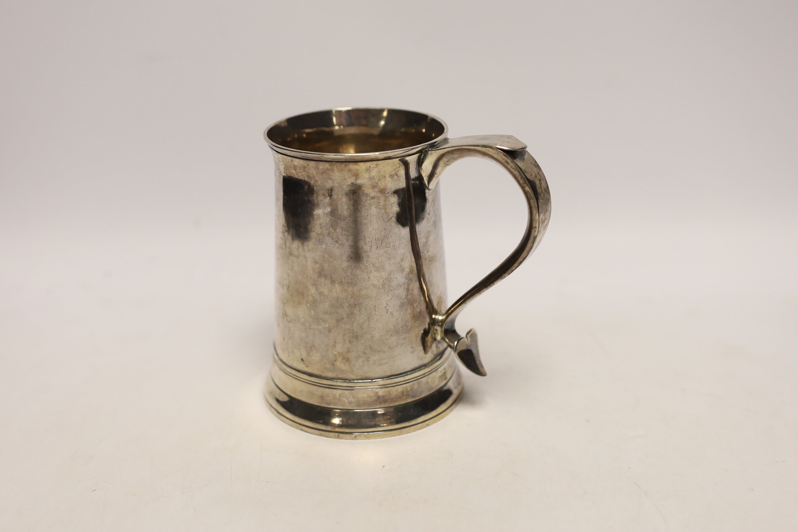 A George III silver mug, James Stamp, London, 1777, 12.6cm, 10.4oz.